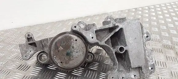 Nissan Qashqai Engine mount bracket 11220jd700