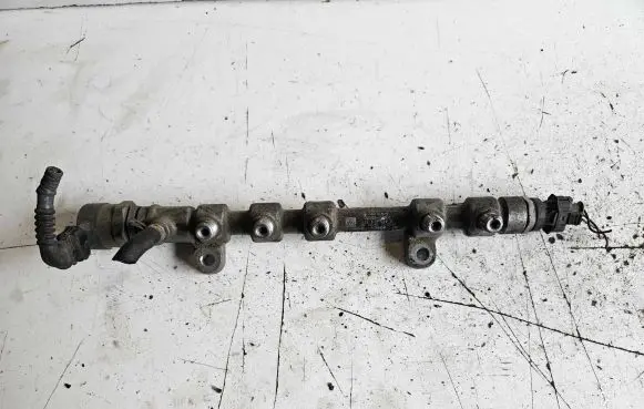 Toyota Urban Cruiser (XP110) Fuel main line pipe 2381033030 0445214177 0571212
