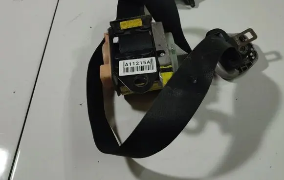 Toyota Corolla E120 E130 Middle seatbelt (rear) 0433167