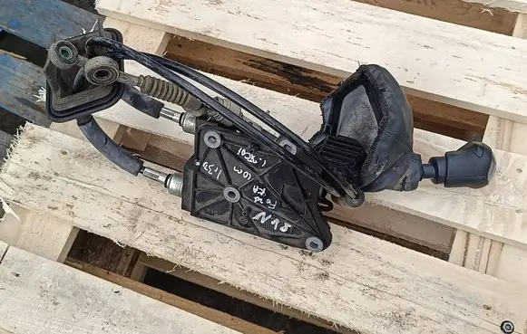 Ford Ka Gear shifter/selector 6071690101