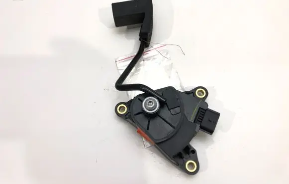 Nissan Sentra B16 Accelerator throttle pedal 18002EP700