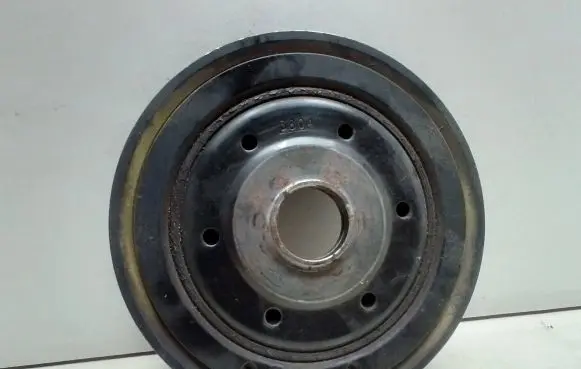 Suzuki Liana Crankshaft pulley 1261073J01