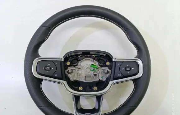 Volvo XC40 Steering wheel