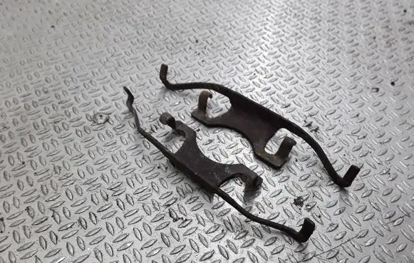 BMW 5 E39 Rear brake pad spring 