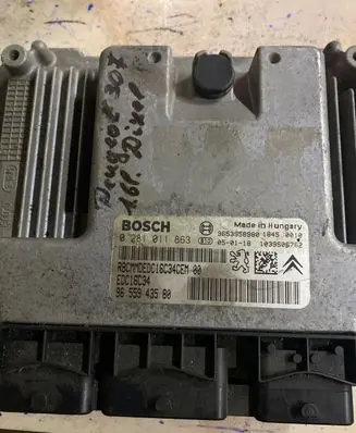 Citroen C4 I Engine control unit/module 9655943580 0281011863 9653958980