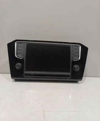 Volkswagen Passat Alltrack Radio/CD/DVD/GPS head unit 5G0919606