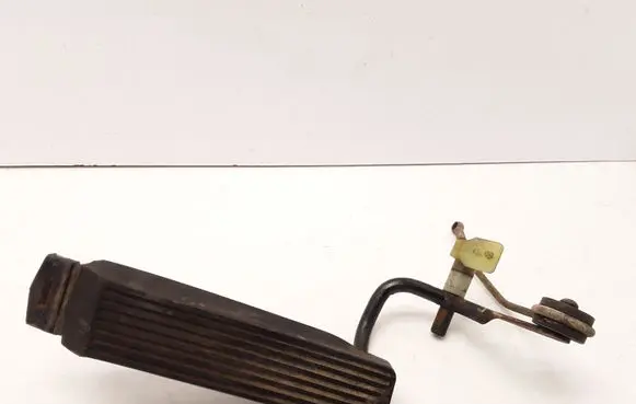 Mercedes-Benz W123 Accelerator throttle pedal