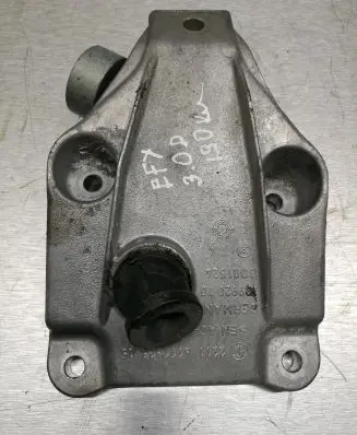 BMW 5 F10 F11 Engine mounting bracket 6777623