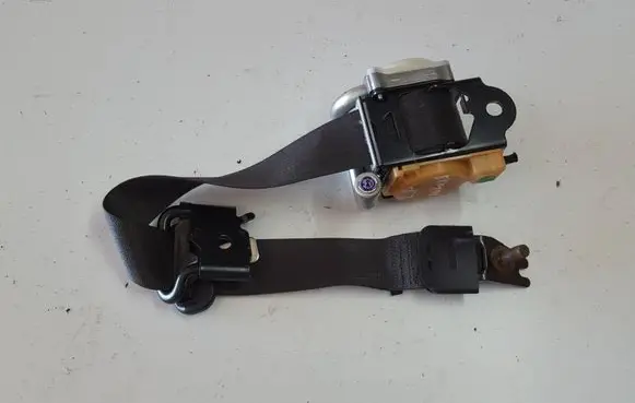 Opel Insignia B Front seatbelt 