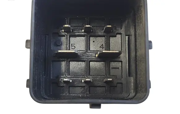 Ford C-MAX II Glow plug pre-heat relay 9666671780
