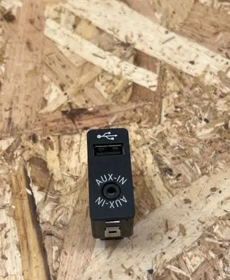 BMW 5 F10 F11 USB socket connector 9237654