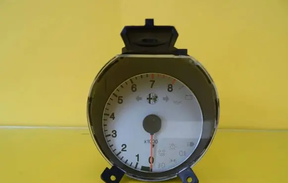 Speedometer (instrument cluster)