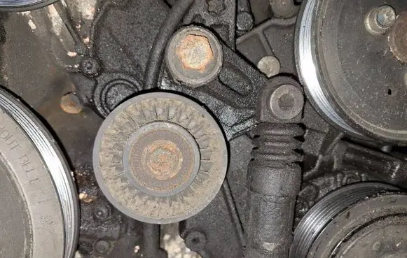 Audi Q7 4L Generator/alternator belt tensioner