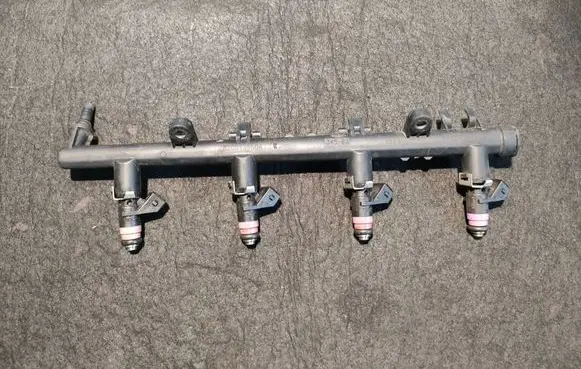 Renault Megane II Fuel main line pipe 8200135504