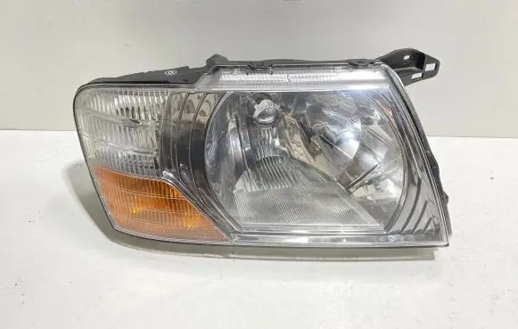 Mitsubishi Pajero Headlight/headlamp 10087507