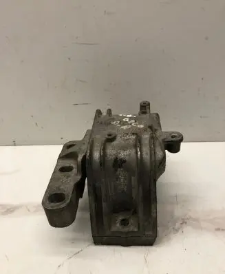 Volkswagen Golf V Engine mount bracket 1K0199262