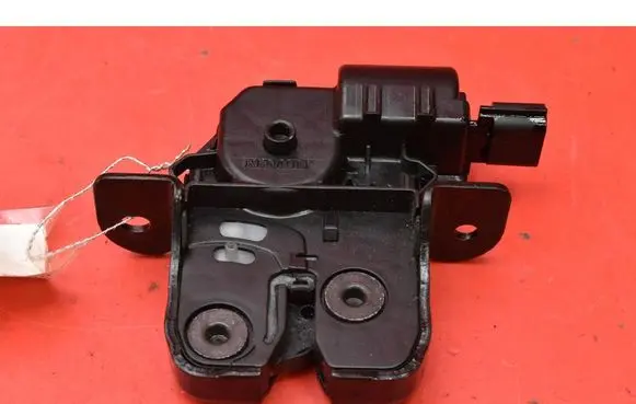 Renault Clio I Tailgate/trunk/boot lock/catch/latch 905039428R