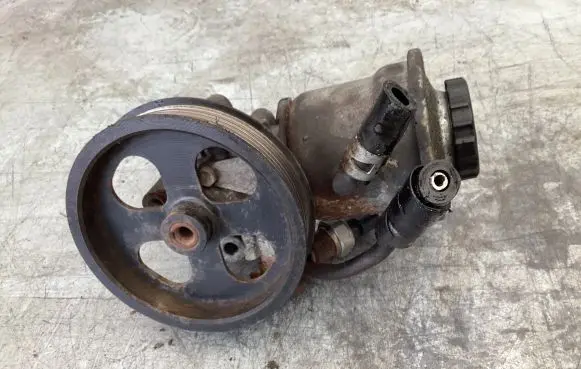 Toyota Avensis T250 Power steering pump