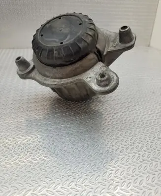 Mercedes-Benz C W205 Engine mount bracket A2052406417