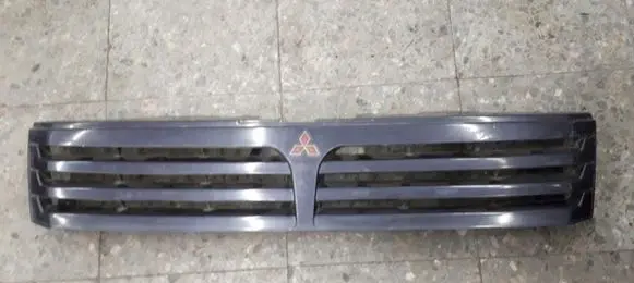 Mitsubishi Space Wagon Front bumper upper radiator grill MR275627