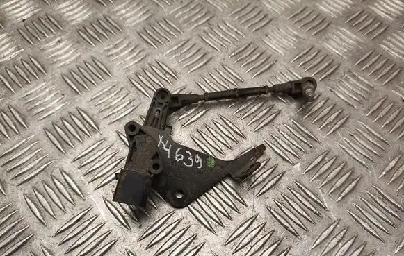 Audi e-tron Rear suspension height sensor lever 4M0907503