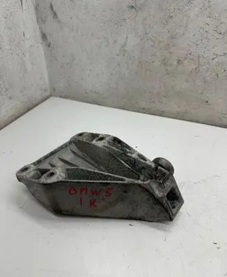 BMW 5 F10 F11 Engine mounting bracket 6781257