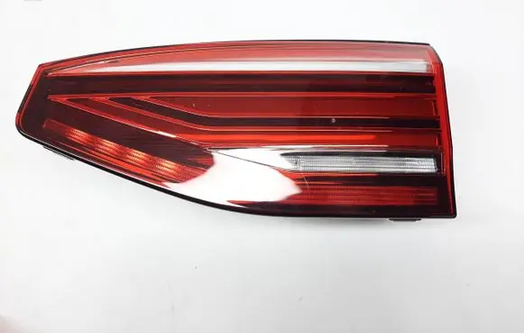 Tailgate rear/tail lights