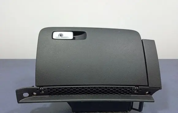 Glove box