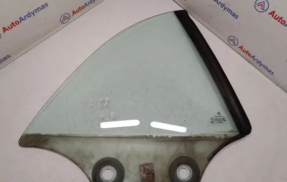 BMW 1 E82 E88 Rear side window 51377165592