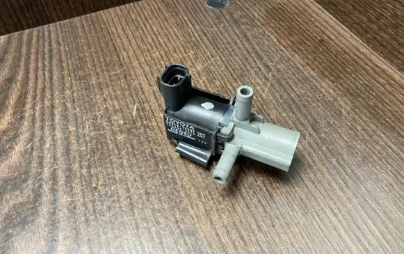 Toyota Corolla Verso E121 Turbo solenoid valve 9091012257 1362002570