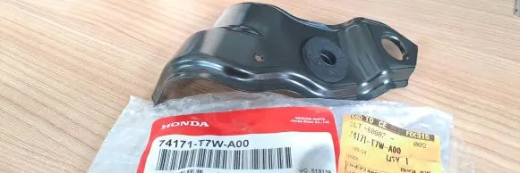 Radiator mount bracket