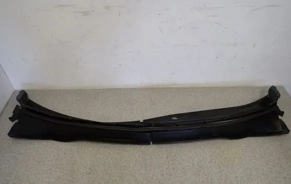 Mitsubishi Outlander Wiper trim 