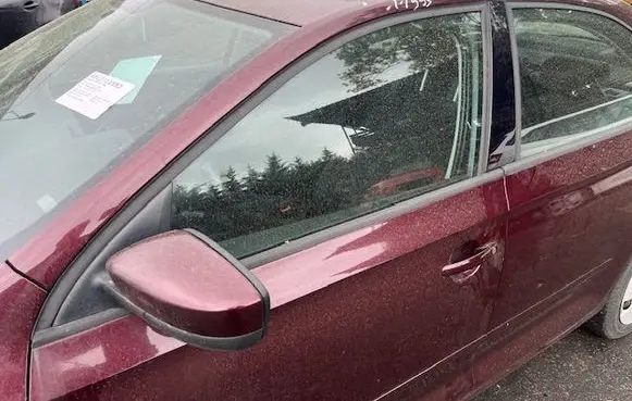 Skoda Rapid (NH) Front door window glass four-door 