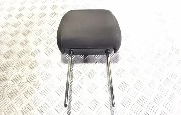 Volkswagen PASSAT B8 Front seat headrest 