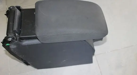 Volkswagen Golf VI Armrest 1K5864251C