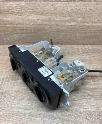 Mazda Premacy Climate control unit LC94A 1G24