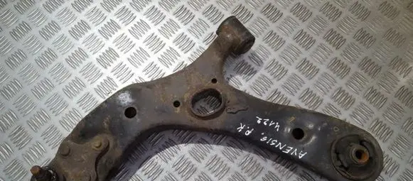 Toyota Avensis T270 Front lower control arm/wishbone