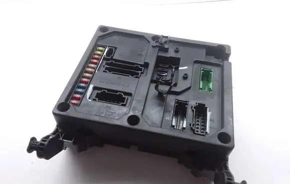 Ford Galaxy Fuse module 7M3962258AG S108151001