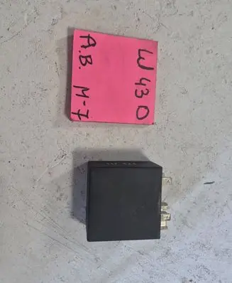 Audi A4 S4 B5 8D Other relay 8D0907701A