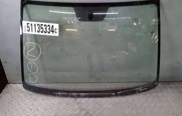 Volkswagen Up Front windscreen/windshield window 51135334