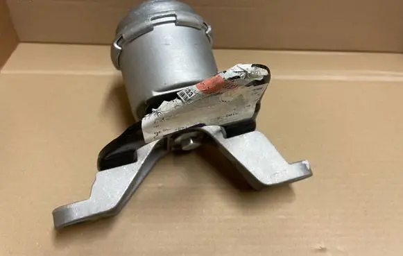 Volvo V70 Engine mount bracket 7G916F012FE