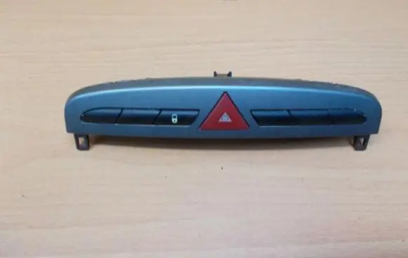 Peugeot 308 Hazard light switch