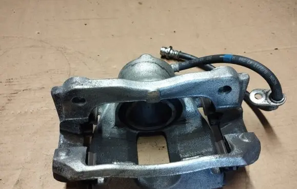 Honda CR-V Front brake caliper