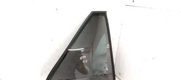 Rear vent window glass