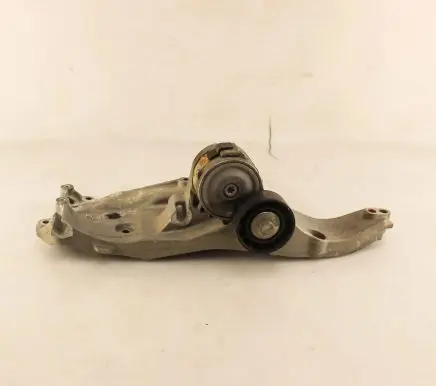 Ford Kuga II Generator/alternator bracket DS7Q8D611AH
