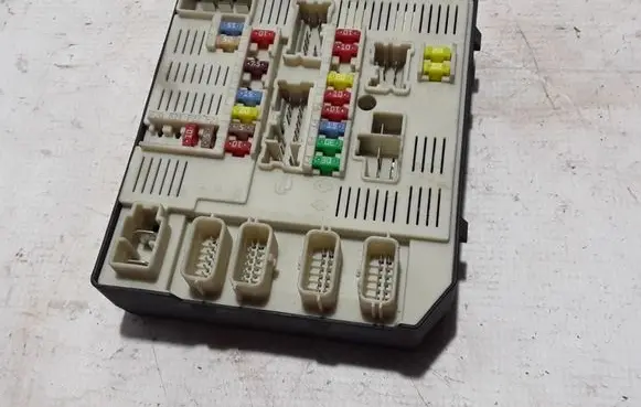 Renault Laguna III Fuse module 284B63984R