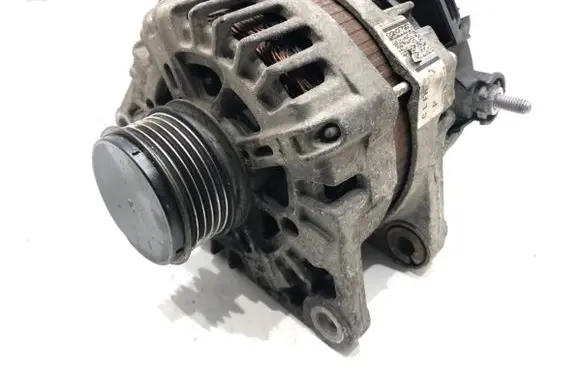 Hyundai i40 Generator/alternator 373002A850
