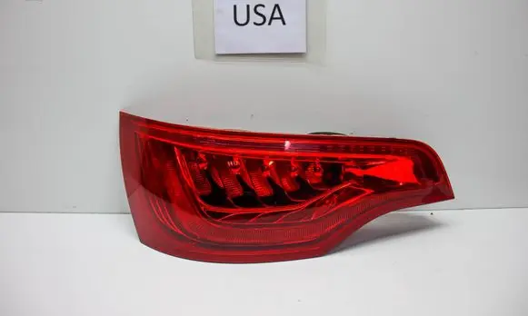 Audi Q7 4L Tailgate rear/tail lights 4L0945093G