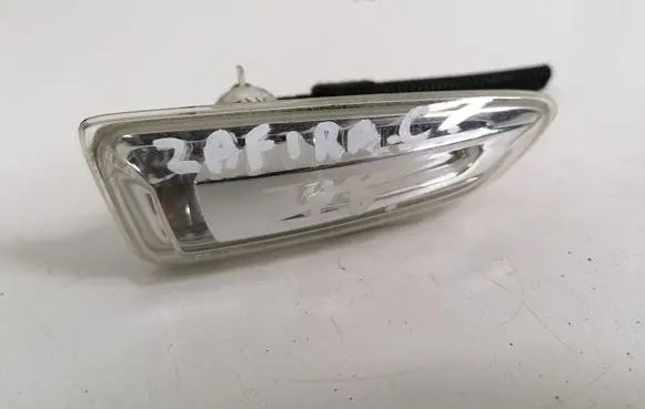 Opel Zafira C Front fender indicator light 13273104