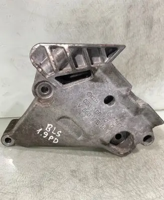 Volkswagen Touran I Engine mounting bracket 03g199207g